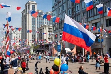 Майские без длинных выходных: как будут работать и отдыхать россияне