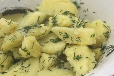 Подержала картошку 20 секунд без воды и добавила сливки - и пюре стало нежнее, чем в ресторе