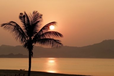 Белый песок и полная безопасность: в Азии официально заработал новый "безвиз" для россиян