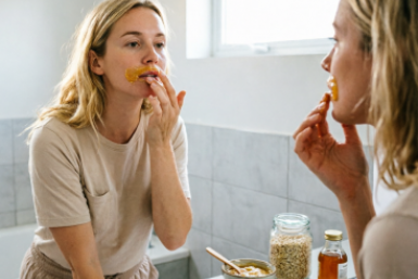 Всего 3 ингредиента — и "женские усики" исчезнут навсегда: никакой боли и воска, результат через месяц