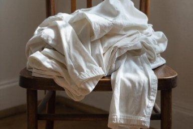 Пятна исчезают сами: 5 приемов для чистой одежды — без пятновыводителей и замачивания