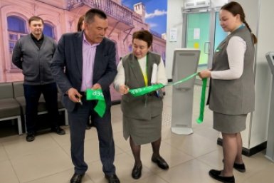 Динозавр, теплоход и &quotЗабайкальский Версаль&quot: в крае открылись обновленные офисы Сбер