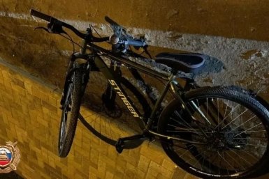 В Ставрополе подросток на велосипеде проехал на красный и попал под авто