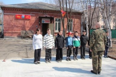 Курс молодого бойца прошли на каникулах школьники Уссурийска пресс-служба УТ МВД России по ДФО, по материалам ЛО МВД России на ст. Уссурийск.