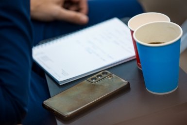 Сотрудник салона связи на Кубани зарабатывал на SIM-картах умерших людей