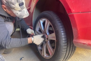 На СТО предупредили: одна ошибка после смены резины - и машину ведёт на дороге