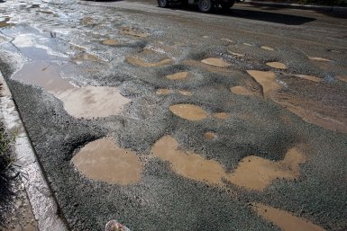 Воробьев поставил жесткий срок для ремонта дорог в Подмосковье