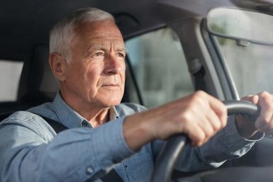 Водителям 65+ приготовиться: новые правила медосмотра уже действуют