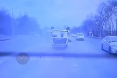 "Кто ему права выдал?": момент жесткого ДТП в Приморье попал на видео