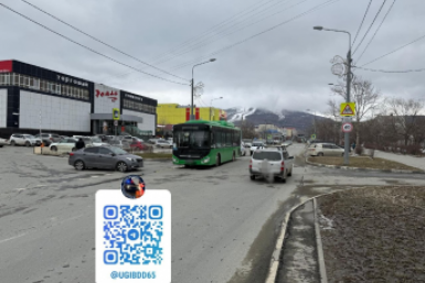 Пассажирка травмировалась при падении в салоне автобуса в Южно-Сахалинске