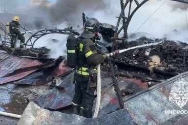 В Иркутске МЧС России работают на месте пожара
