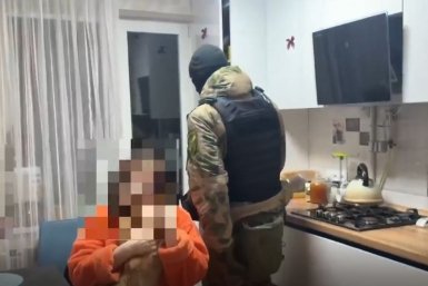 Двоих симферопольцов задержали по подозрению в обмане 70 человек в Крыму