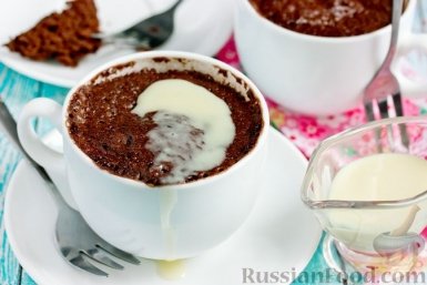 Мягкий как облачко: секрет идеального шоколадного кекса в кружке за 10 минут