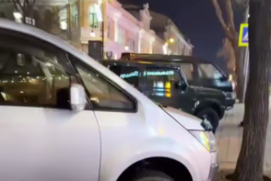 "Глазам не верю": житель Владивостока оставил машину на платной парковке и резко пожалел