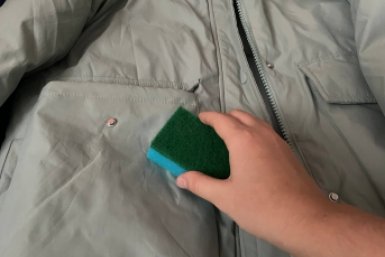 Смесь нашатыря и соды 1:4 "сотрет" жирные пятна с одежды за 15 минут и выветрит любую вонь