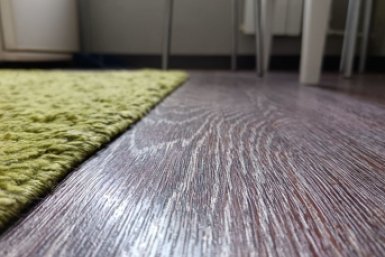 Вылила крепкую заварку в ведро — и полы сверкают, а микробы погибли: дешевый способ дезинфекции