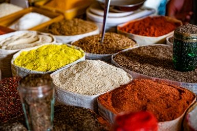 Диетологи назвали преимущества добавления корицы в разные напитки