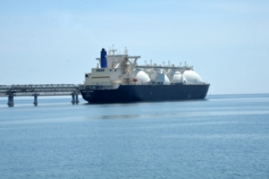 Проход через Ормузский пролив будет платным