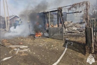 Пожар с последующим взрывом газового баллона уничтожил дачу в Приморье Пресс-служба ГУ МЧС России по Приморскому краю