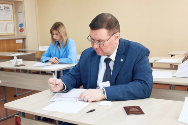Пробный ЕГЭ по русскому языку сдавали чиновники Бурятии