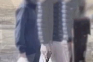 В Иркутске трое юношей размахивали похожим на пистолет предметом - их ищет полиция