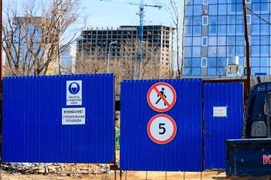 Власти приняли решение о падающей высотке на Московском проспекте