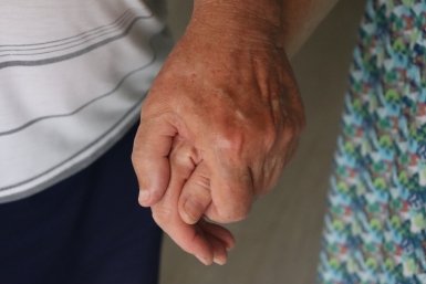 Пожилые спешно переписывают жильё на родственников: названа неожиданная причина