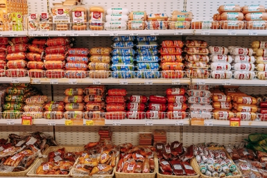 Колбаса подорожает в России из-за конфликта на Ближнем Востоке