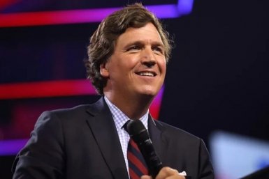 Америка стала беднее: Такер Карлсон заявил, что США проиграли в войне