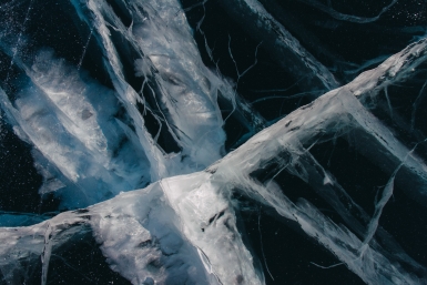 Учёные из Иркутска изучили теорию происхождения опасных трещин на Байкале