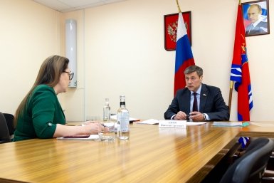 Сенатор Российской Федерации Николай Ежов провел прием граждан в Магадане 