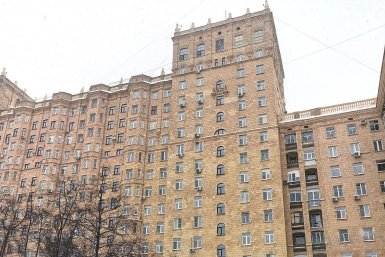 Очередные два помещения под бизнес продают в престижном районе Москвы