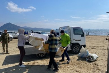 Уборка общественных пространств волонтерами Анна Франц