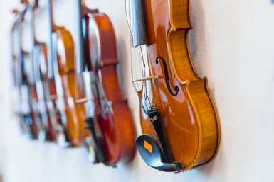 В Краснодаре обновляют оборудование и инструменты в детских школах искусств