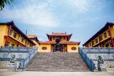 Бросаются под колёса и требуют компенсацию: как иностранцев обманывают в Китае