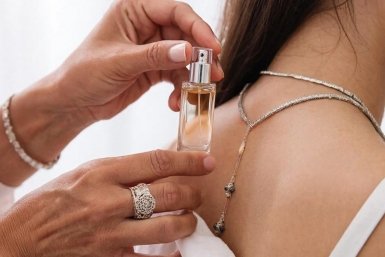 Шлейф стойкий и держится сутки: 5 мест, куда наносить духи - советует парфюмер