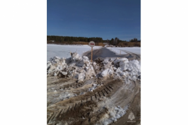 Переправу через Лену в Киренском районе закрыли из-за ухудшения состояния льда