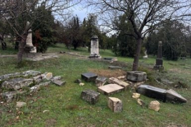 На Братском кладбище в Севастополе начинают реставрацию захоронений