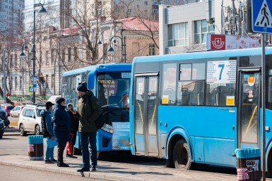 Автобусная остановка Илья Аверьянов, ИА PrimaMedia