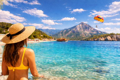 Где "горячее" море уже в мае: названы 2 самых теплых побережья - пока одни мерзнут, здесь уже купаются