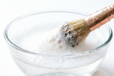 Срочно в мусорку, кожа скажет спасибо: мощный "апгрейд" косметички — что выкинуть, а что почистить