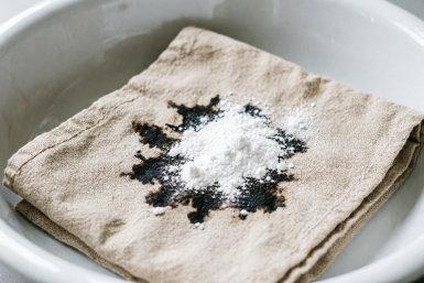 1 щепотку на пятно и забываю: жир растворился, будто его и не было — без химии, без переплат