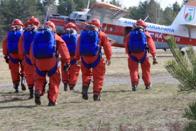 Авиадесантники из Читы подключились к тушению лесного пожара в ЕАО