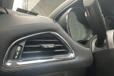 1 штучка из женской косметички - и пыли в дефлекторах будто и не было: в машине идеальная чистота