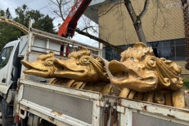 В Ставрополе с фонтана "Дельфины" забрали на реставрацию ещё три скульптуры рыб