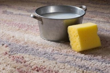 2 ложки на губку - и на пятно: Чищу ковёр за "3 копейки" - круче, чем в химчистке