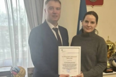 Заместитель министра спорта Сахалинской области Станислав Тюрин вручил благодарственные письма пресс-служба министерства спорта Сахалинской области