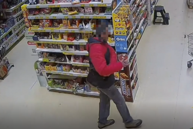 В краже 11 банок красной икры обвиняют мужчину на Ставрополье