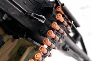 Дрон снял огненный гриб от взрыва ФАБ-3000 в доме, набитом военными ВСУ