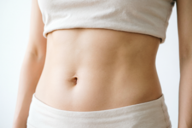 Плоский живот за 14 дней: вот как убрать вздутие без строгих диет — 3 легкие привычки для идеального силуэта